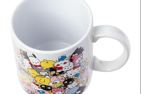 7015-hello-kitty-and-friends-ceramic-mug-bunch-hug–1.png