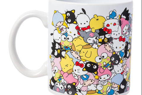 7015-hello-kitty-and-friends-ceramic-mug-bunch-hug–1.png