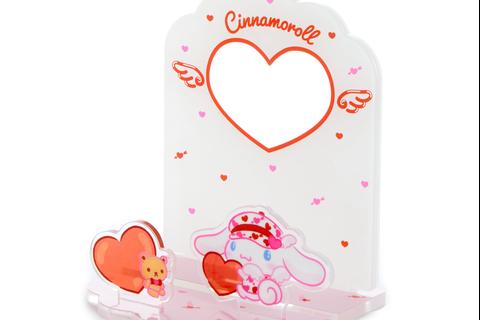 702-cinnamoroll-smartphone-and-photo-stand-cupid-series–1.jpg