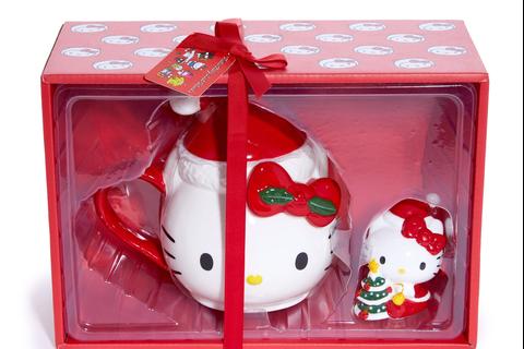 7037-hello-kitty-holiday-ceramic-mug-and-figurine-gift-set-1.jpg