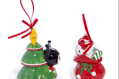 7041-hello-kitty-and-kuromi-2-pc-holiday-ceramic-ornament-set-red–1.jpg