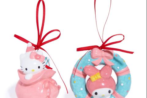 7043-hello-kitty-and-my-melody-2-pc-holiday-ceramic-ornament-set-pastel-pink–1.jpg