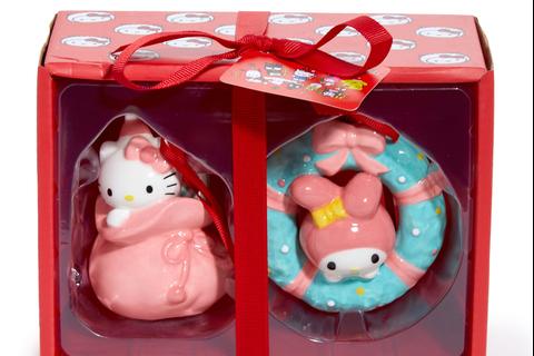 7043-hello-kitty-and-my-melody-2-pc-holiday-ceramic-ornament-set-pastel-pink–1.jpg