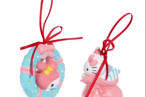 7043-hello-kitty-and-my-melody-2-pc-holiday-ceramic-ornament-set-pastel-pink–1.jpg