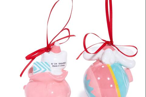 7045-hello-kitty-and-cinnamoroll-2-pc-holiday-ceramic-ornament-set-pastel-pink–1.jpg