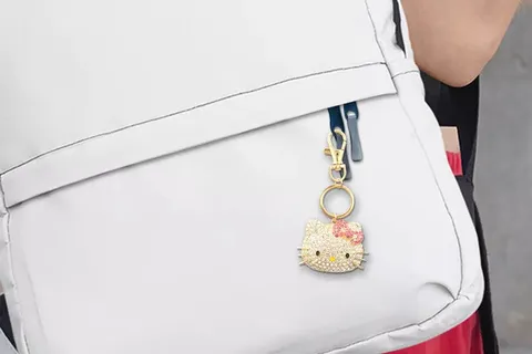 7047-hello-kitty-face-pave-3d-bling-keychain-1.webp