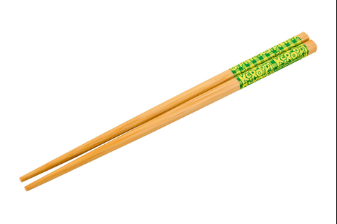 7055-keroppi-ceramic-ramen-bowl-and-chopstick-set-poses–1.png