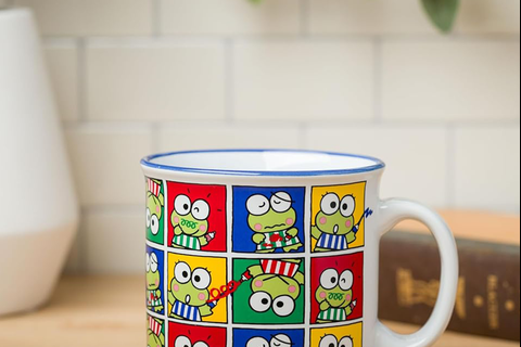 7065-keroppi-ceramic-mug-grid-pose–1.png