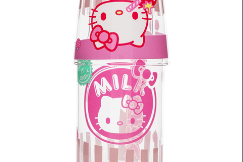 7083-hello-kitty-glass-carafe-and-cup-set-strawberry-milk–1.png