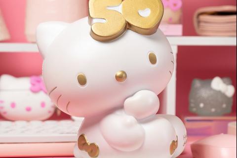 7135-hello-kitty-50th-anniversary-gold-jumbo-squishu-1.jpg