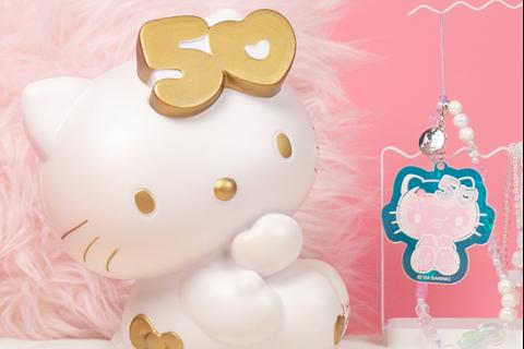 7135-hello-kitty-50th-anniversary-gold-jumbo-squishu-1.jpg