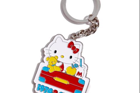 960-hello-kitty-friends-around-the-world-45th-anniversary-enamel-keychain-1.jpg