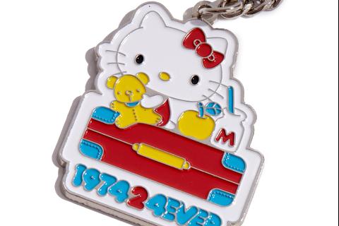 960-hello-kitty-friends-around-the-world-45th-anniversary-enamel-keychain-1.jpg