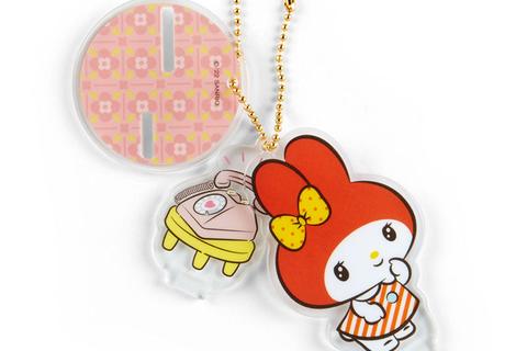 982-my-melody-acrylic-keychain-and-stand-retro-room-series–1.jpg